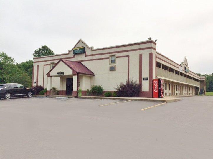 Red Roof Inn Scottsburg Exterior photo